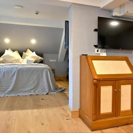Zum Loewen Hotel