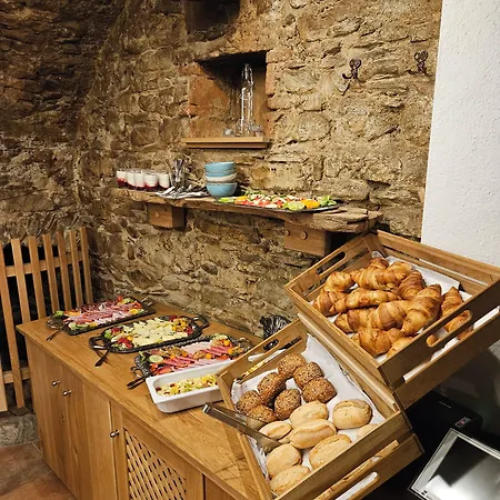 Zum Loewen Hotel 3*
